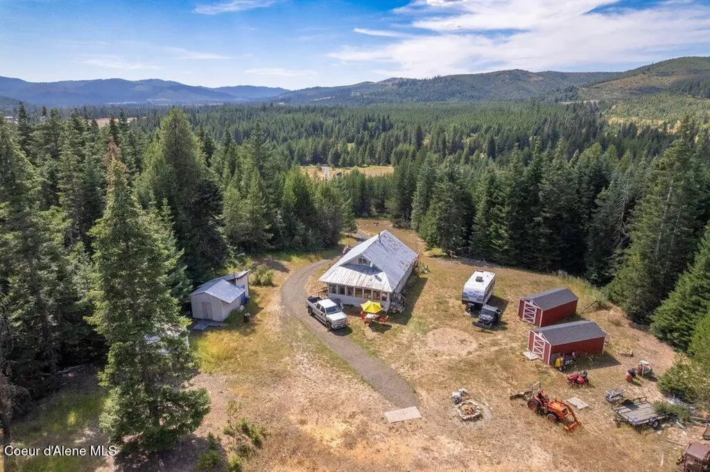207 Happy Valley Lane St. Maries ID 83861