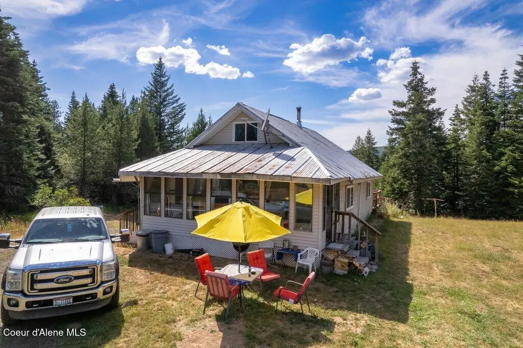 207 Happy Valley Lane St. Maries ID 83861