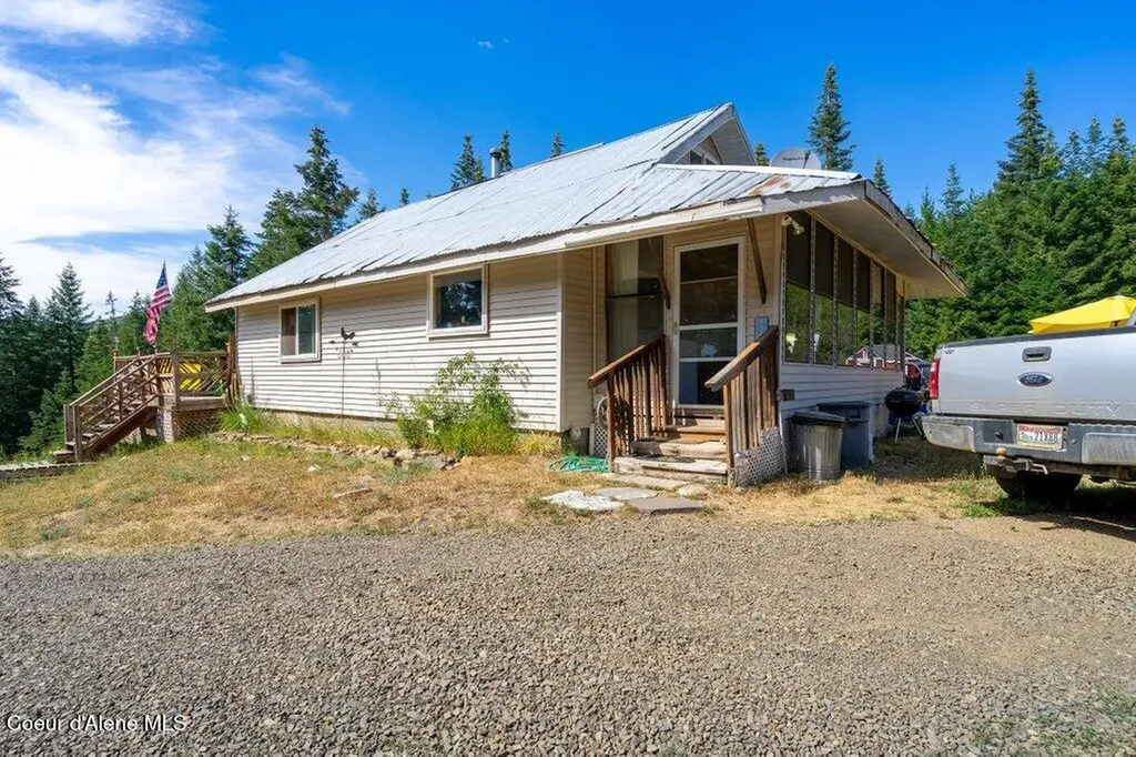 207 Happy Valley Lane St. Maries ID 83861