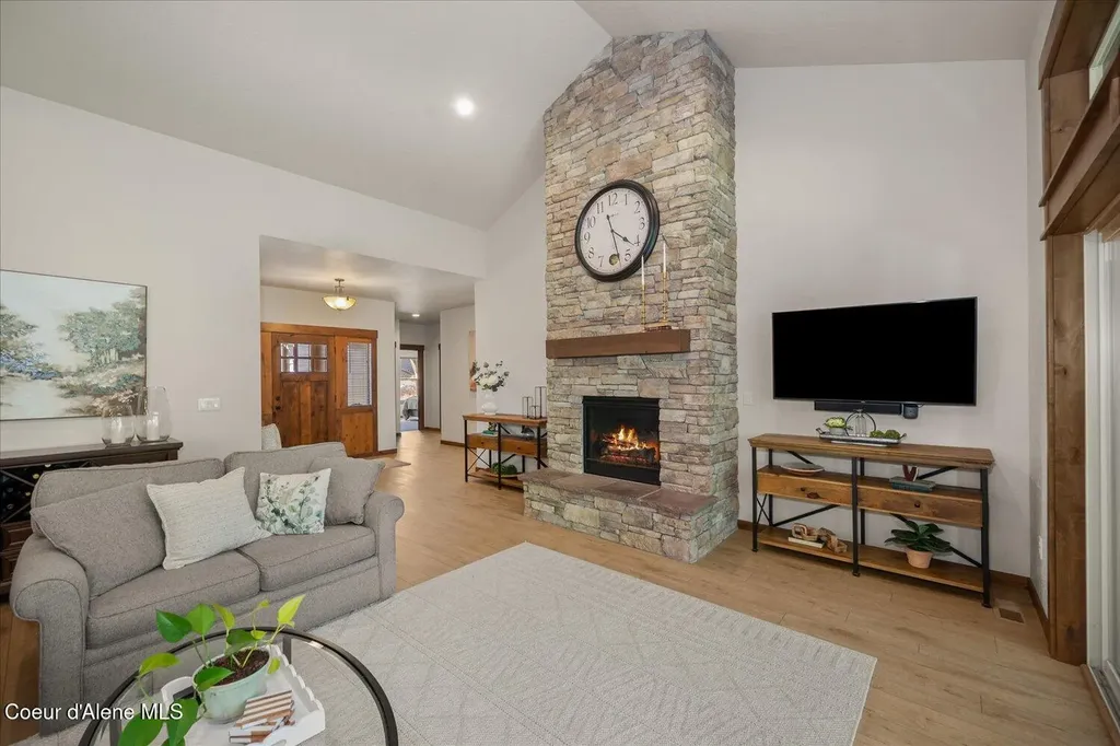 1404 E Maroon Creek Drive Hayden ID 83835