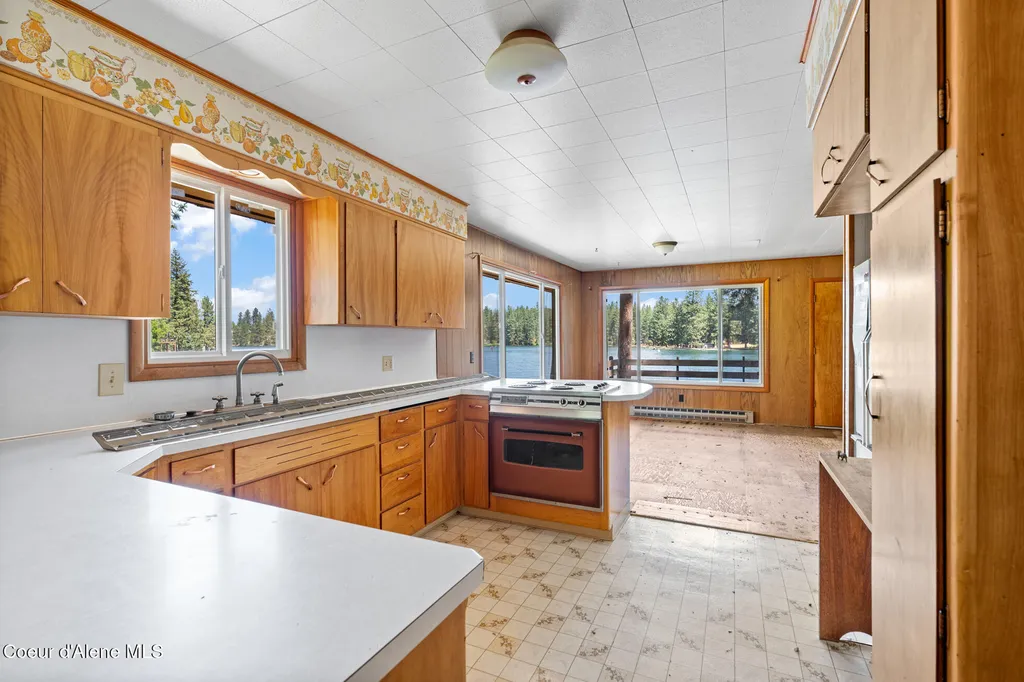 11879 W Riverview Drive Post Falls ID 83854