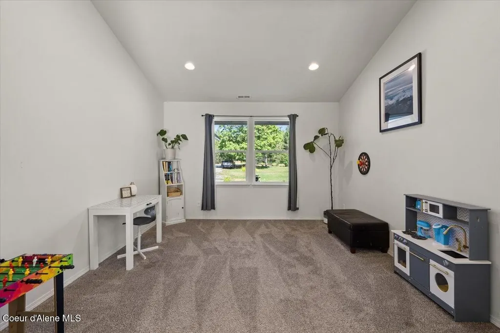 29475 N Miller Road Athol ID 83801