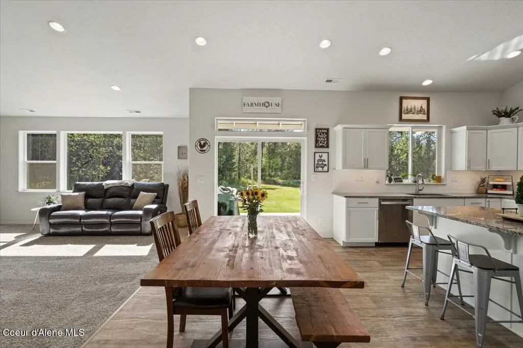 29475 N Miller Road Athol ID 83801