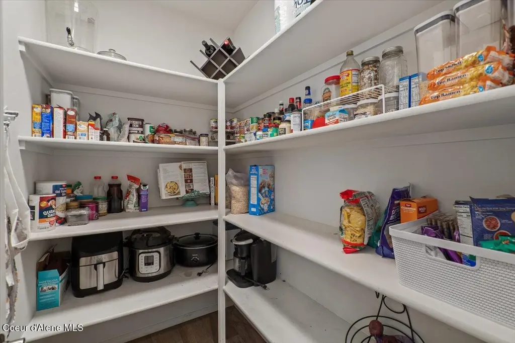 29475 N Miller Road Athol ID 83801