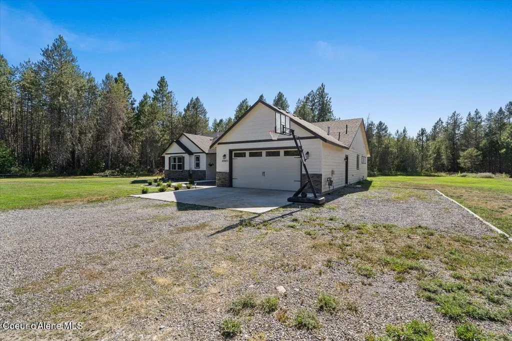 29475 N Miller Road Athol ID 83801