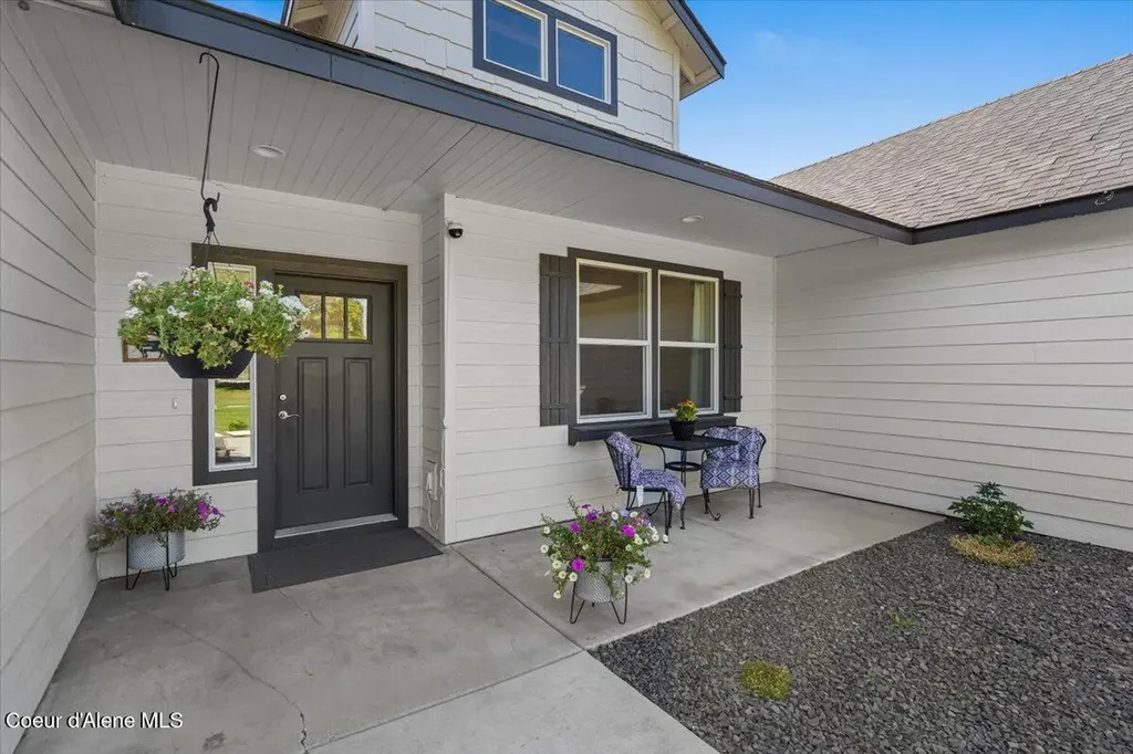 29475 N Miller Road Athol ID 83801
