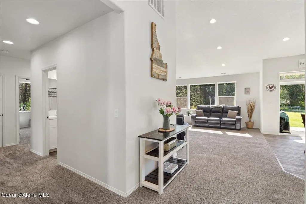 29475 N Miller Road Athol ID 83801