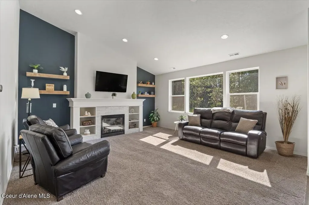 29475 N Miller Road Athol ID 83801