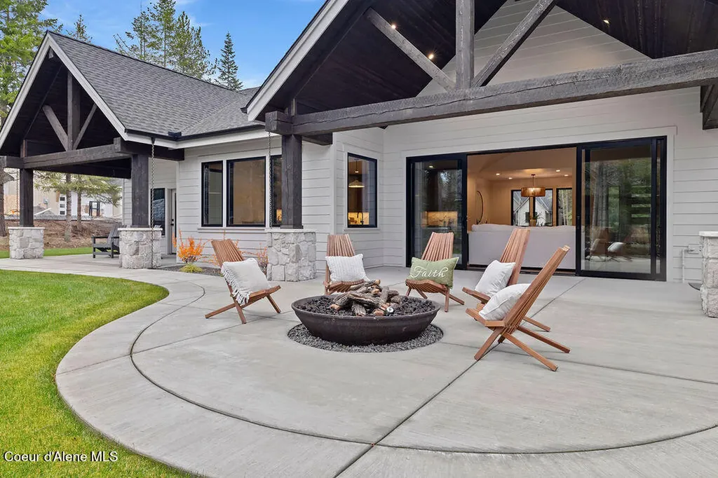 3861 E Winray Drive Hayden ID 83835