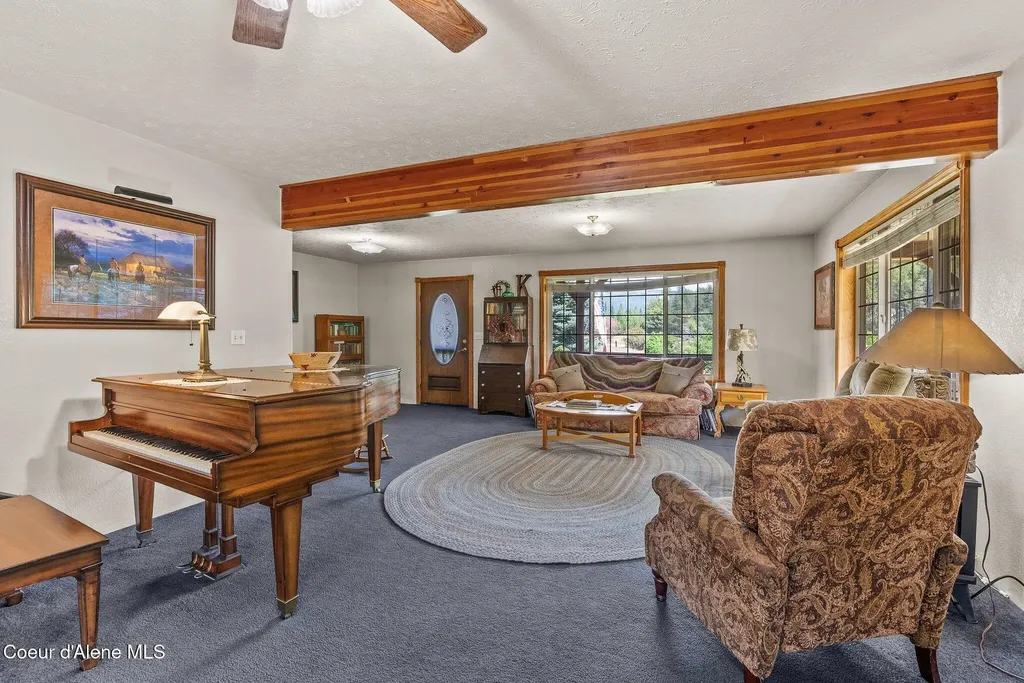568 Meadowlark Lane Oldtown ID 83822