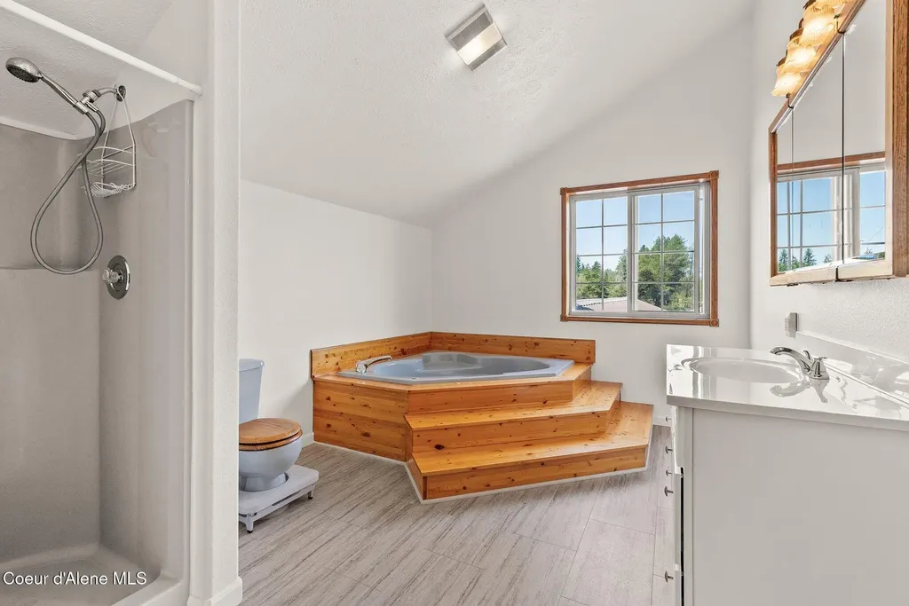 568 Meadowlark Lane Oldtown ID 83822