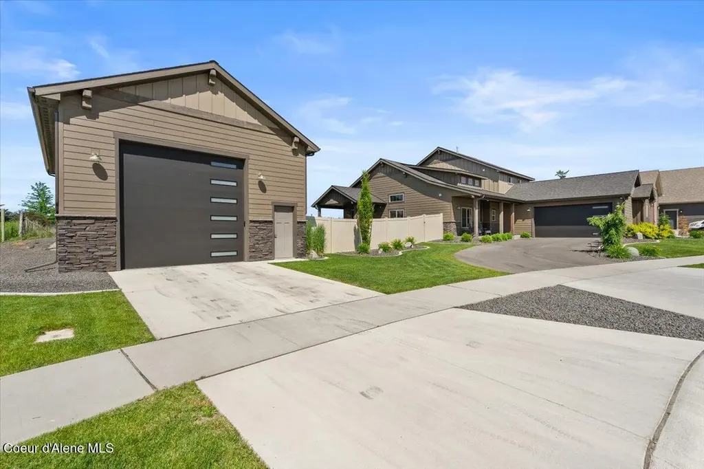 3811 N Foxtail Road Post Falls ID 83854