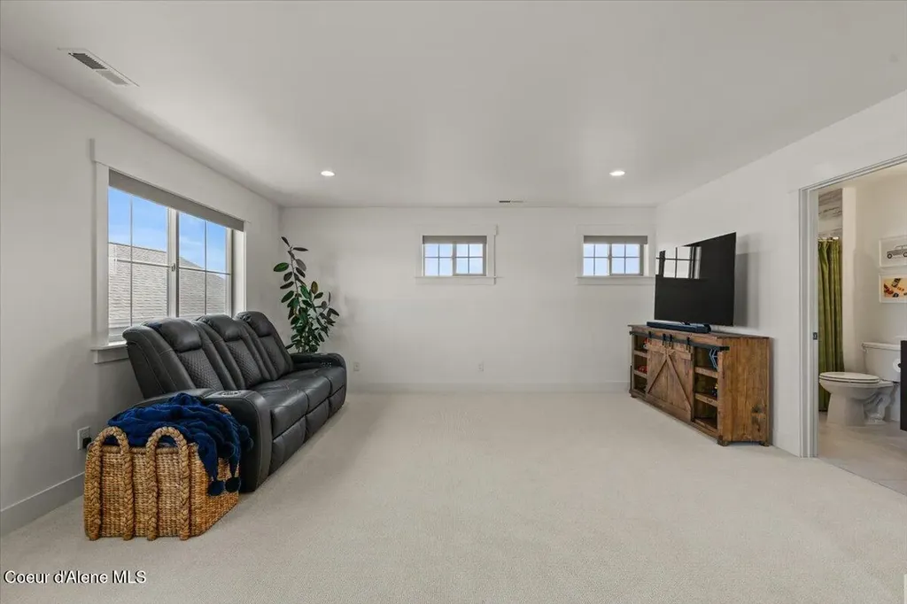 3811 N Foxtail Road Post Falls ID 83854