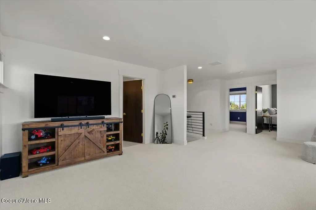 3811 N Foxtail Road Post Falls ID 83854
