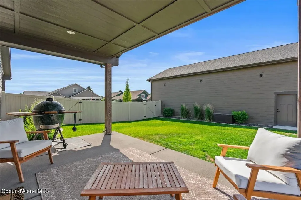 3811 N Foxtail Road Post Falls ID 83854