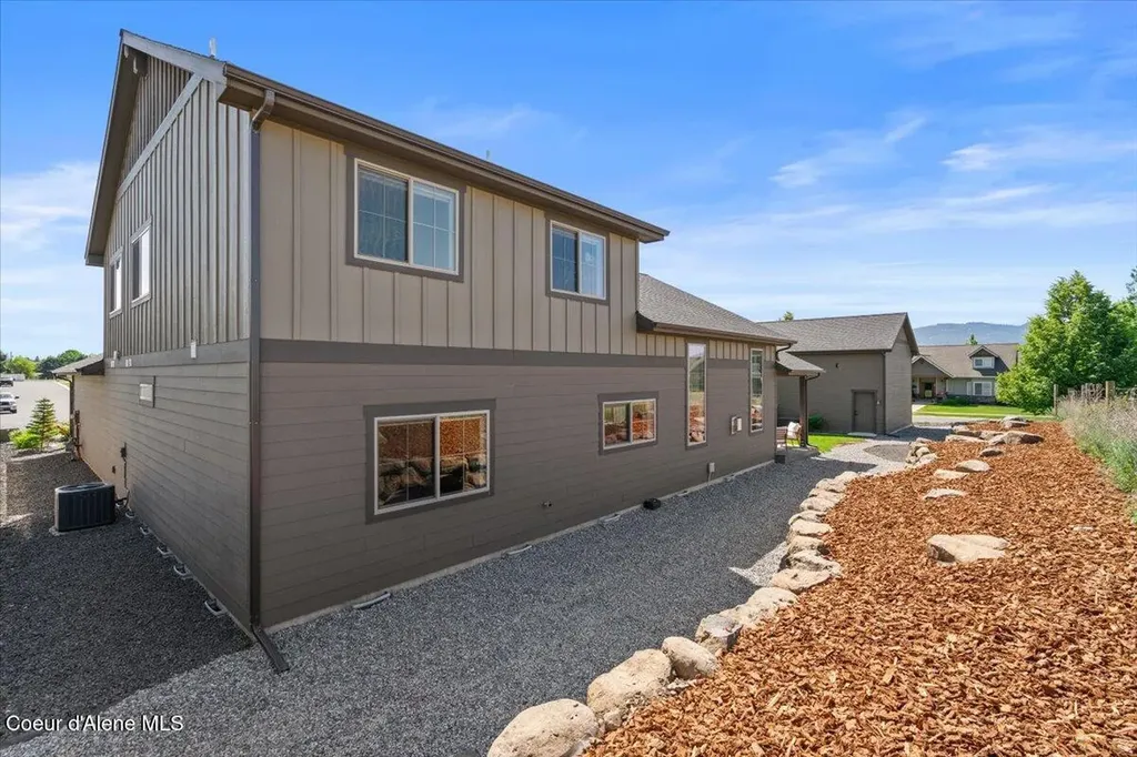 3811 N Foxtail Road Post Falls ID 83854
