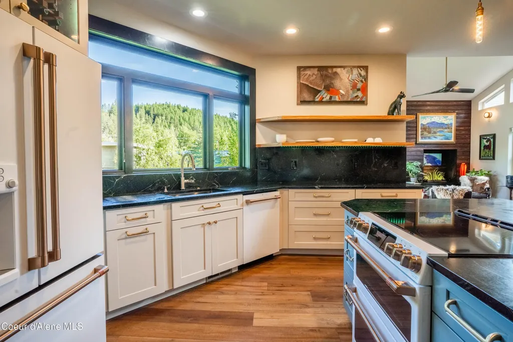 210 3rd Street Dover ID 83825