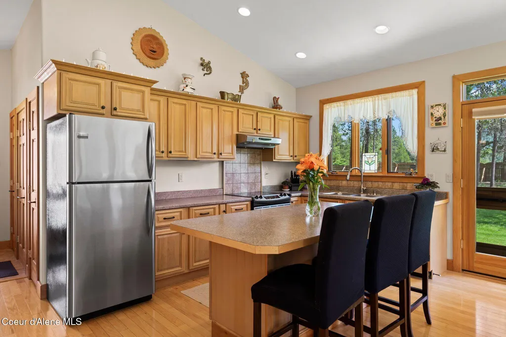 9307 Lakeshore Drive Sagle ID 83860