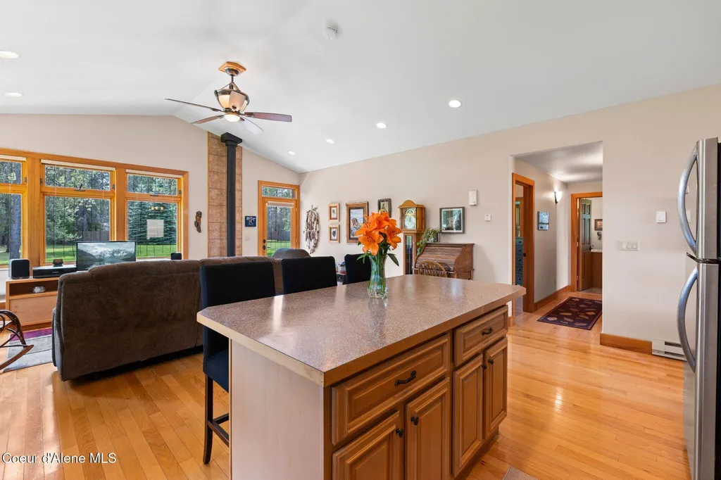 9307 Lakeshore Drive Sagle ID 83860