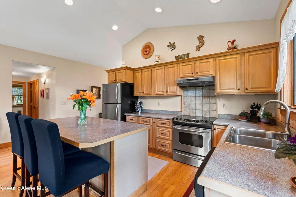 9307 Lakeshore Drive Sagle ID 83860