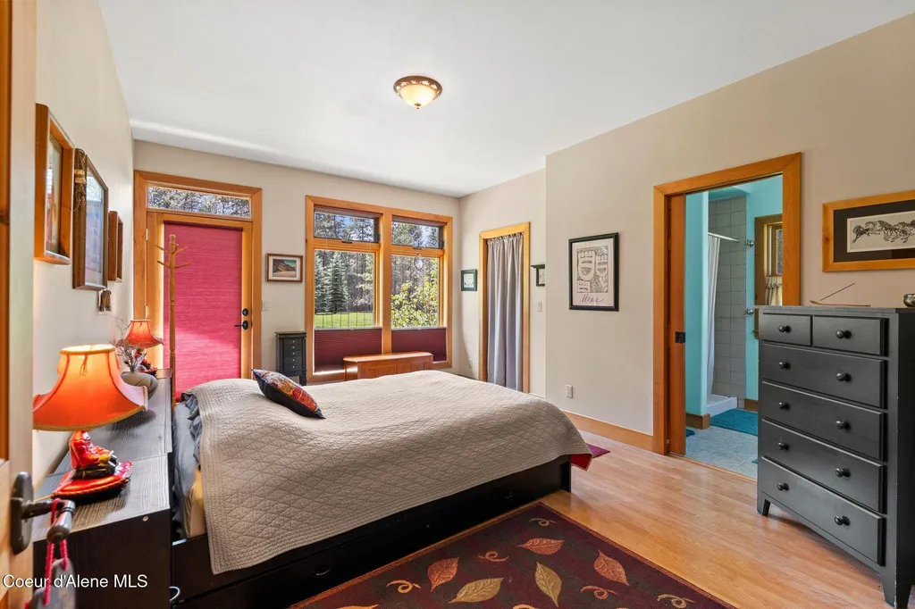 9307 Lakeshore Drive Sagle ID 83860