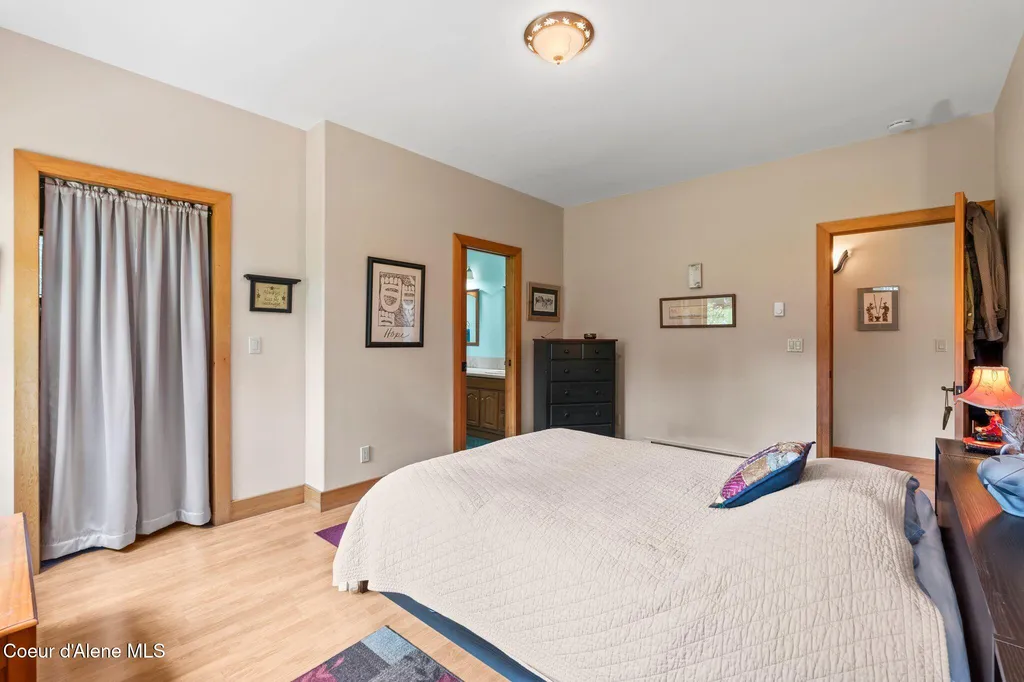 9307 Lakeshore Drive Sagle ID 83860