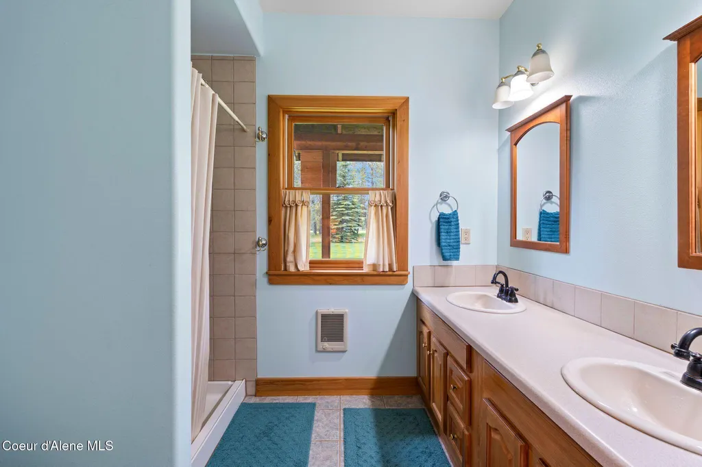9307 Lakeshore Drive Sagle ID 83860