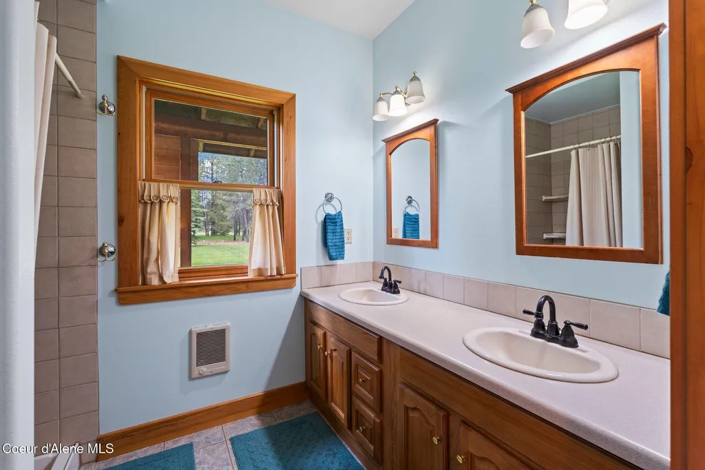 9307 Lakeshore Drive Sagle ID 83860