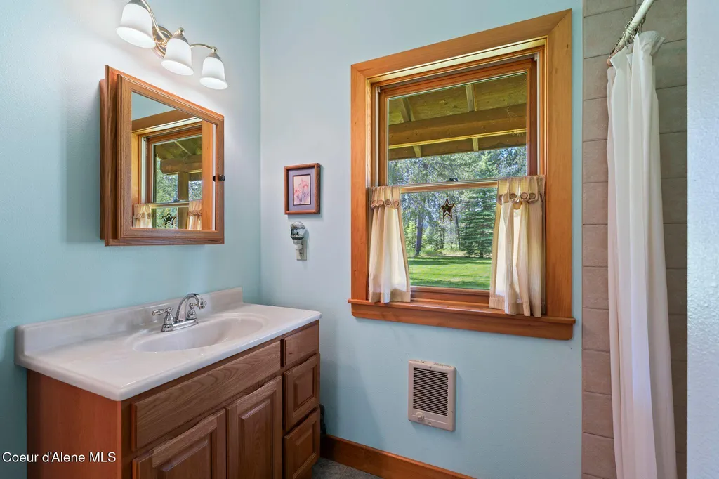 9307 Lakeshore Drive Sagle ID 83860