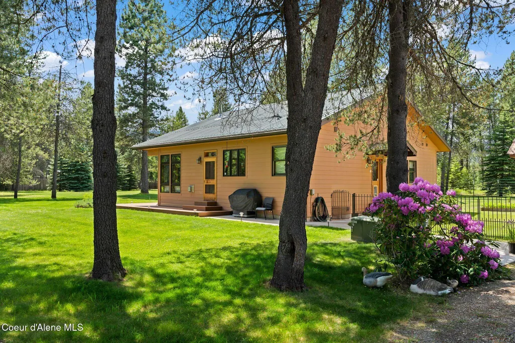 9307 Lakeshore Drive Sagle ID 83860