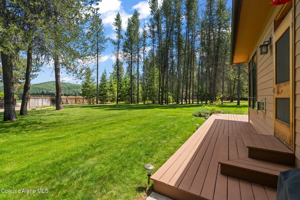 9307 Lakeshore Drive Sagle ID 83860