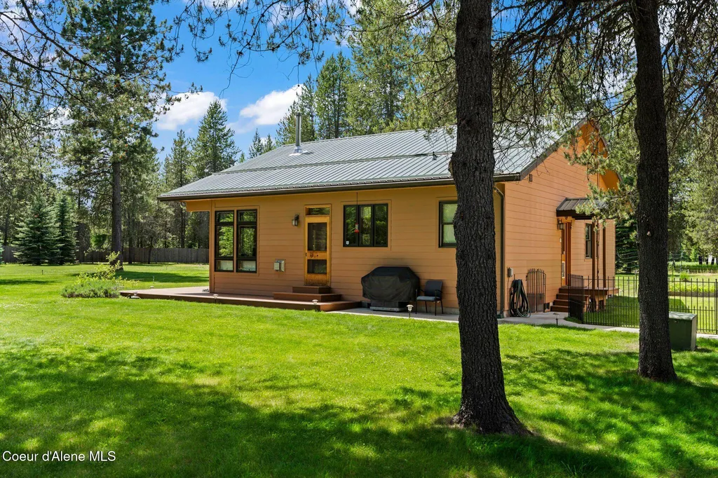 9307 Lakeshore Drive Sagle ID 83860