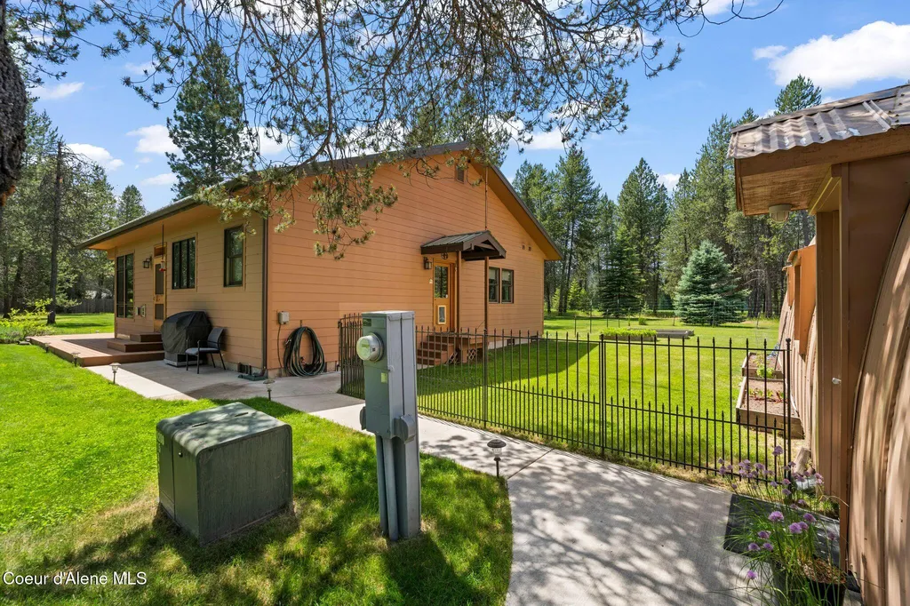 9307 Lakeshore Drive Sagle ID 83860
