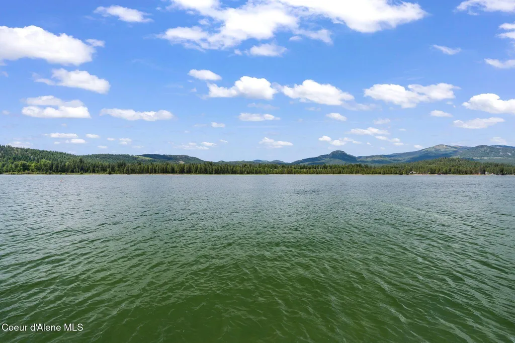 9307 Lakeshore Drive Sagle ID 83860