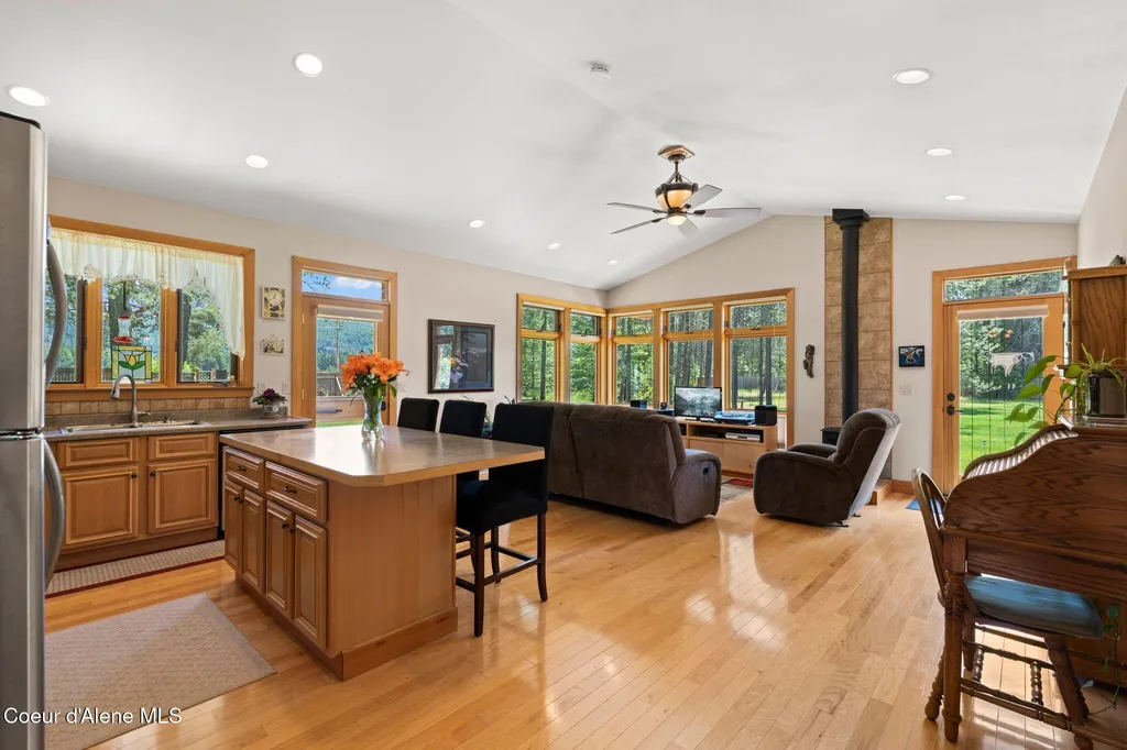 9307 Lakeshore Drive Sagle ID 83860