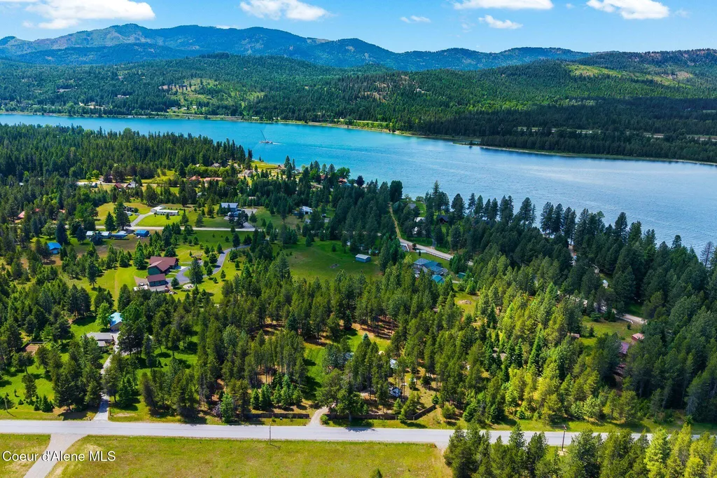9307 Lakeshore Drive Sagle ID 83860