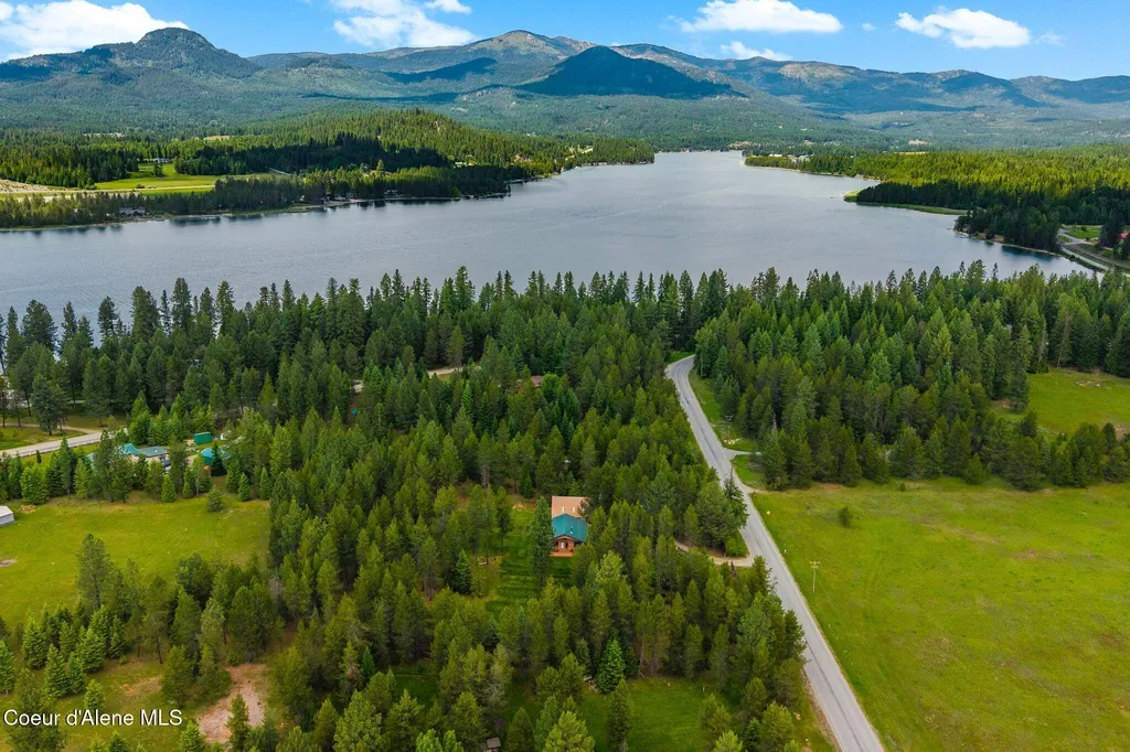 9307 Lakeshore Drive Sagle ID 83860
