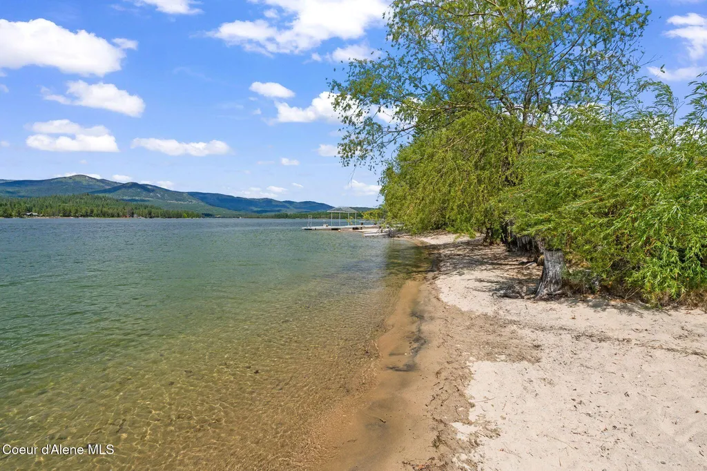 9307 Lakeshore Drive Sagle ID 83860