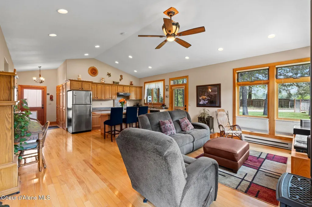 9307 Lakeshore Drive Sagle ID 83860