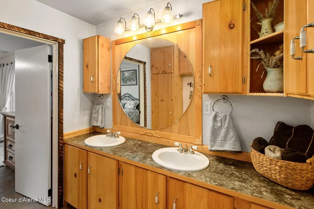 4119 Colburn Culver Sandpoint ID 83864