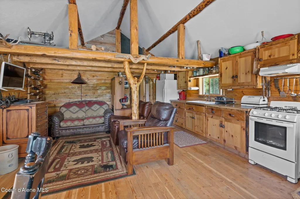 1290 Tanglewood Drive Priest River ID 83856