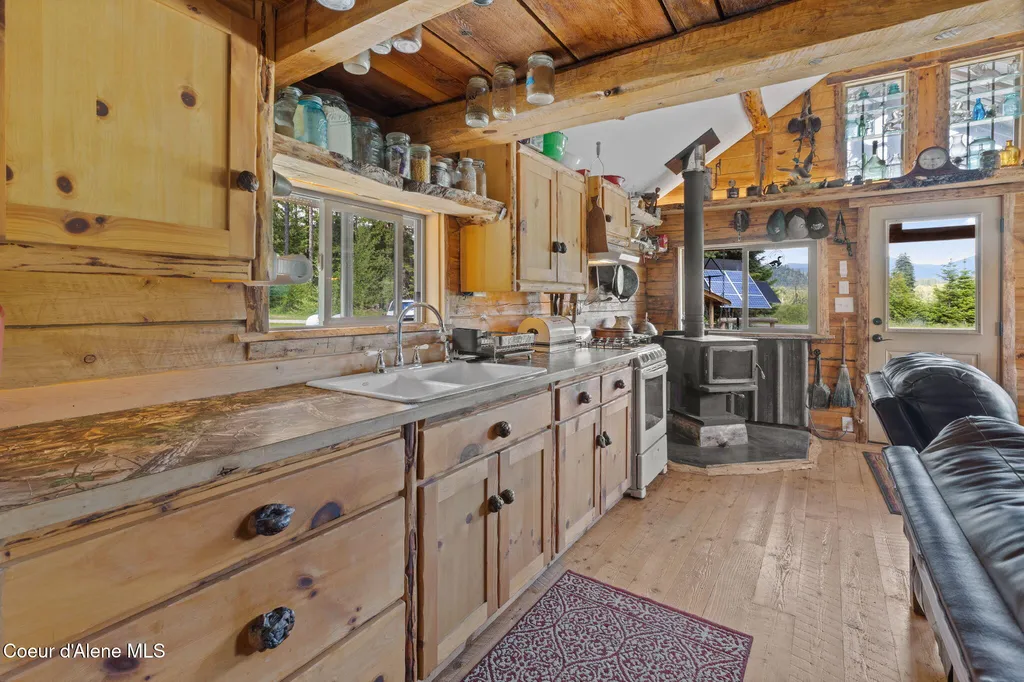 1290 Tanglewood Drive Priest River ID 83856