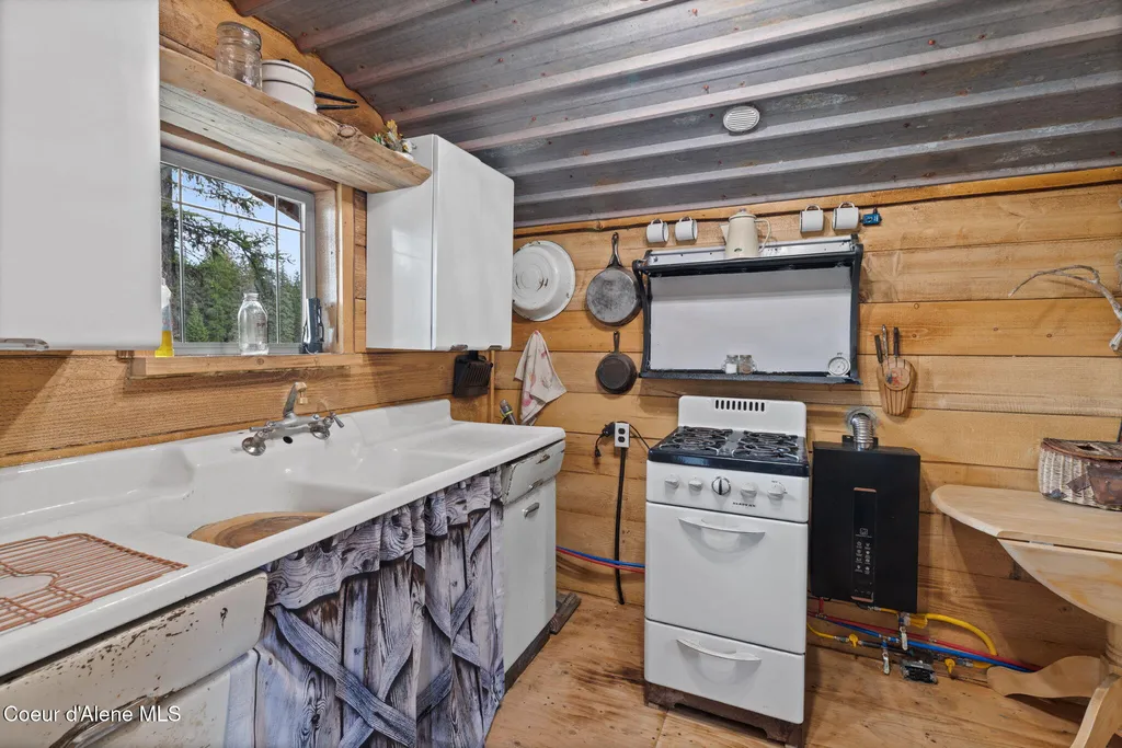 1290 Tanglewood Drive Priest River ID 83856