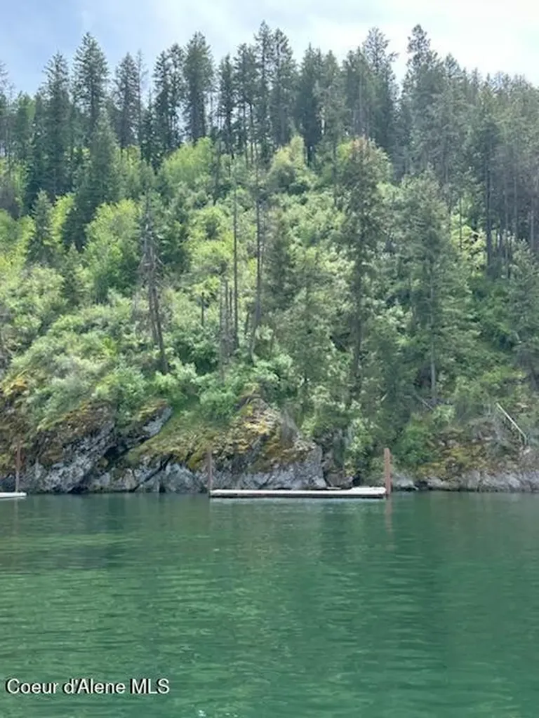 Moscow Bay-emerald Shore Harrison ID 83833