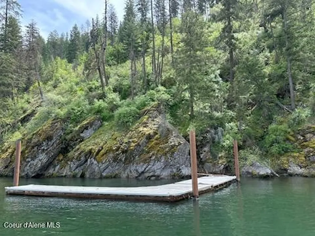 Moscow Bay-emerald Shore Harrison ID 83833