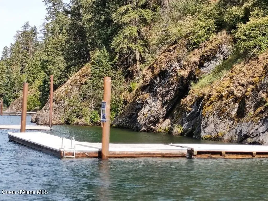 Moscow Bay-emerald Shore Harrison ID 83833