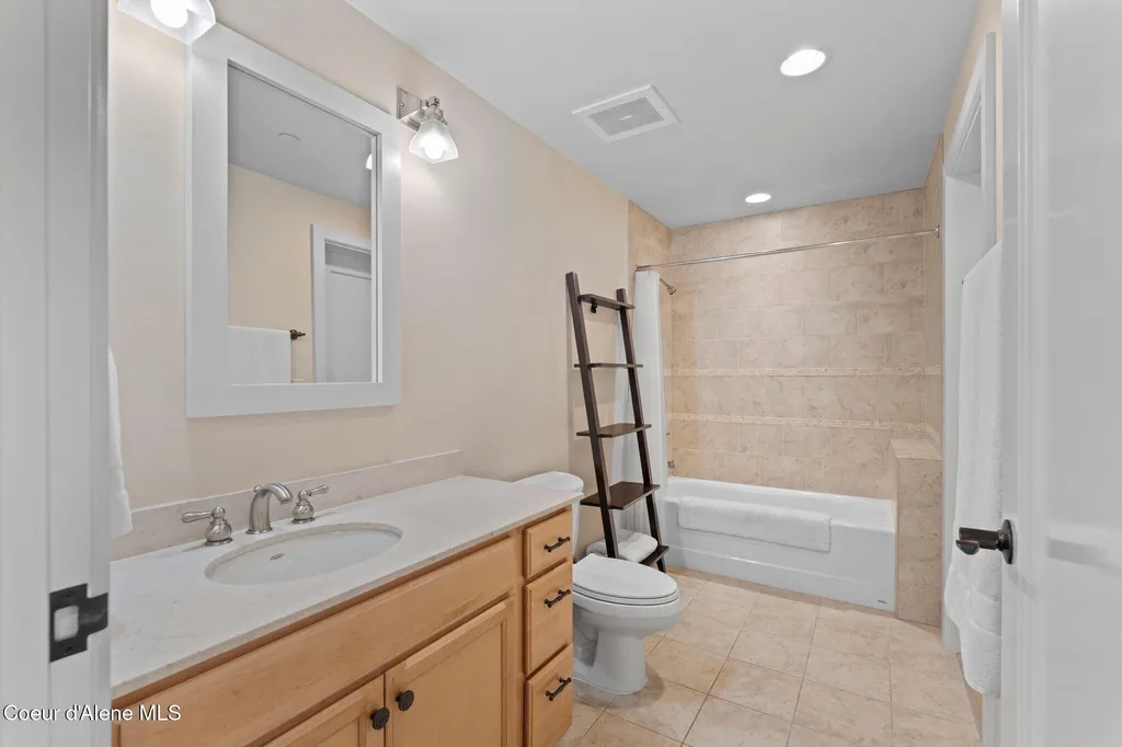 412 Sandpoint Avenue Sandpoint ID 83864