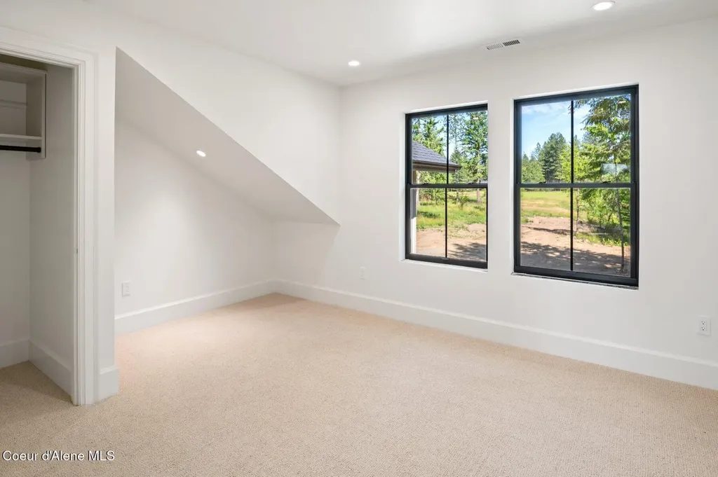 11618 N Foxhole Road Hayden ID 83835