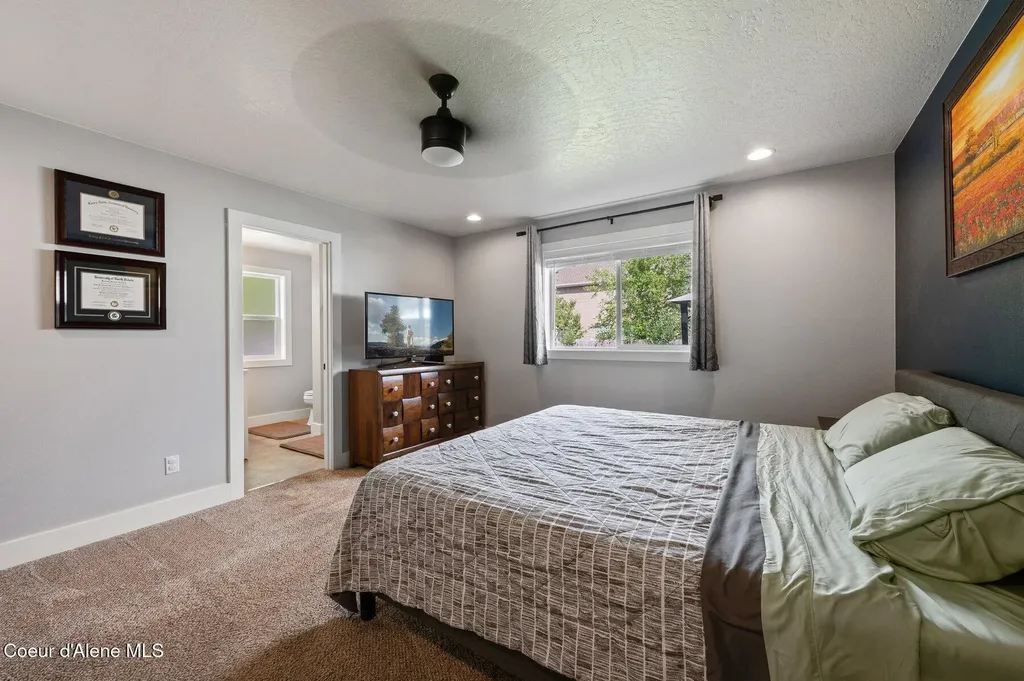 8446 N Boysenberry Loop Hayden ID 83835