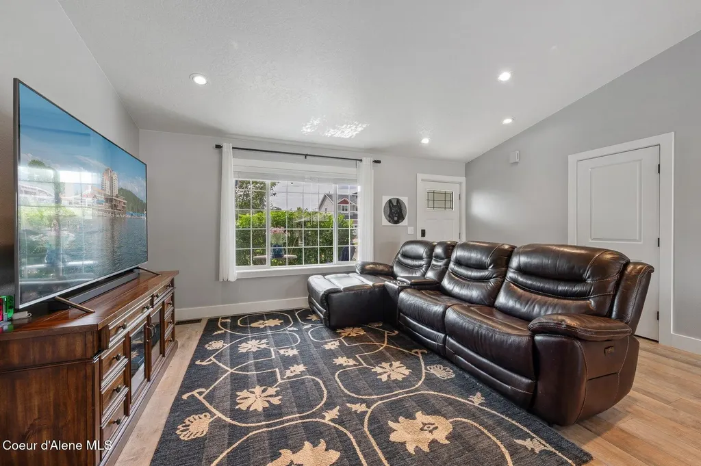 8446 N Boysenberry Loop Hayden ID 83835